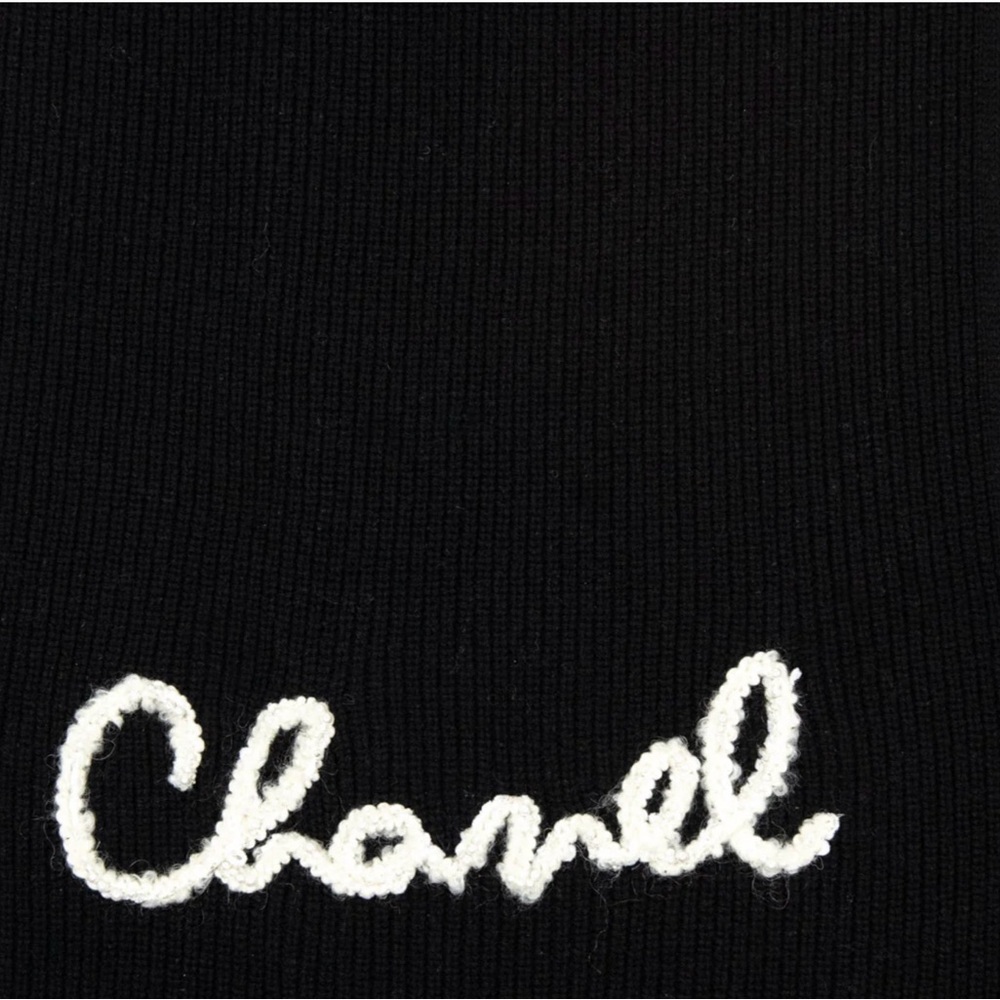 CHANEL NWT 100% Cashmere Black Stole Scarf. Hand Embroidered Pearl Logo - Picture 8 of 8
